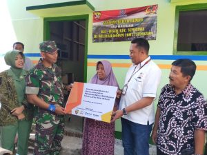 Dandim Sumbawa dan Kepala Cabang BRI Sumbawa Serahkan Kunci Program Bedah Rumah