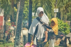 Merajut Asa, Hidupi Keluarga Dengan Jualan Gorengan Keliling.