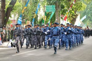 Parade Defile dan Karnaval Budaya Pakaian Adat Sasambo Meriahkan Hari Juang TNI AD dan HUT NTB