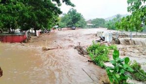 Koramil Empang Bantu Warga Yang Dilanda Banjir Bandang.