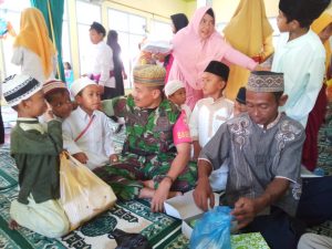 Seorang Anggota Kodim 1628/Sumbawa Barat Mengabdi Menjadi Guru Ngaji.