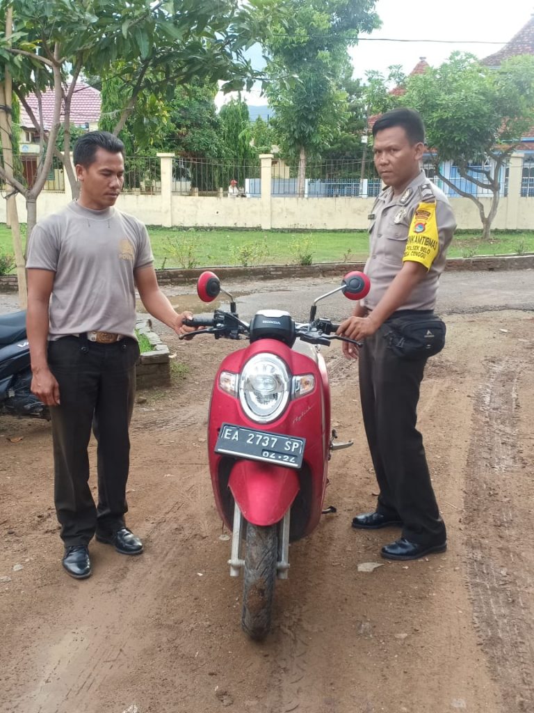 Polsek Woha Amankan Barang Bukti Laka Lantas. Diduga Sepeda  Motor Tersebut Hasil Curanmo.