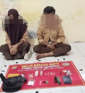 Dua Pelajar SMP di Dompu Diciduk Polisi. Ditemukan Alat Penghisap Sabu Dalam Jok Motor.
