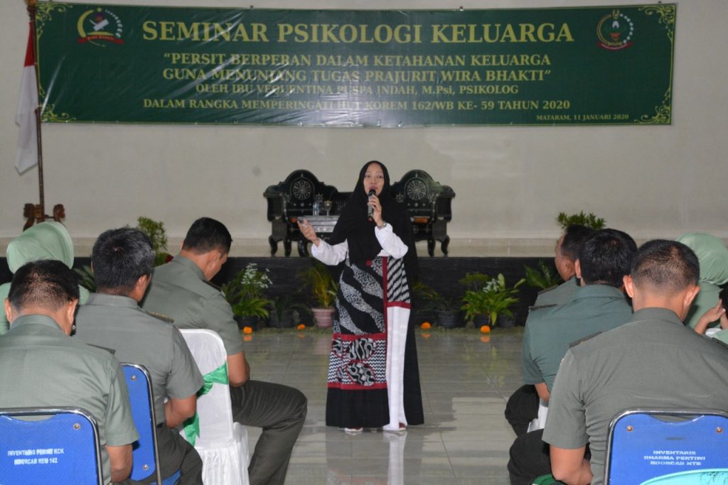 Sambut HUT Korem 162/WB ke 59, Persit KCK Koorcab Rem 162 Gelar Seminar Psikologi Keluarga