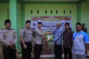 Polres Sumbawa Barat Berikan Bantuan Sembako Pada Pesantren dan Ajak Santri Menanam Pohon.