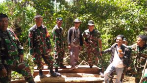 Koramil Donggo :  Temukan Ratusan Balok Kayu Yang Di Curigai Hasil Ilegal Loging
