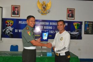 Gandeng PJR Polda NTB, Denpom IX/2 Mataram Selenggarakan Pelatihan Safety Riding