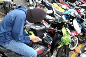 DPO Curanmor Berhasil Dibekuk Polres Bima Saat Bekerja di Pinggir Jalan.