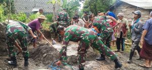 Kodim Loteng Bersama Warga Dusun Gunung Komak Berjibaku Buka dan Talut Jalan