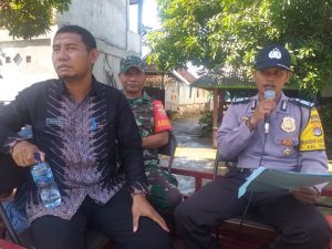 Keliling Gunakan Kendaraan Roda Tiga. TNI, Polri dan Pemda Beri Pemahaman Warga Tentang Covid19.
