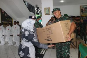Danrem 162/WB Distribusikan Bantuan APD dari BNPB RI