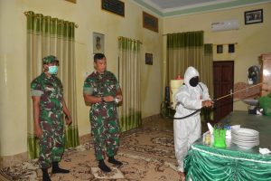 Korem 162/WB Lakukan Penyemprotan Disinfektan di Ponpes Qomarul Huda Loteng