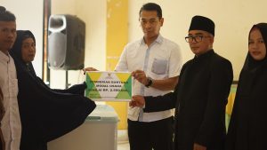 Baznas Sumbawa Barat Serahkan Bantuan Mesin Cuci Pada Warga Miskin di Desa Belo Jereweh