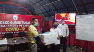 PT AMNT dan BPBD Provinsi NTB Serahkan Puluhan Ribu Masker dan Ratusan APD Kepada Gugus Tugas Covid-19 Sumbawa Barat.