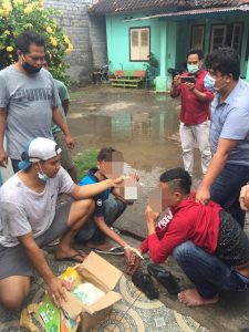 Dua Pemuda Incaran Polisi Dibekuk Saat mengambil Kiriman Paket Berisi Narkoba di Dompu.