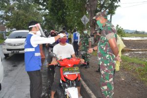 Danrem 162/WB Bersama Dandim Lobar Sidak Pengguna Jalan dan Imbau Gunakan Masker