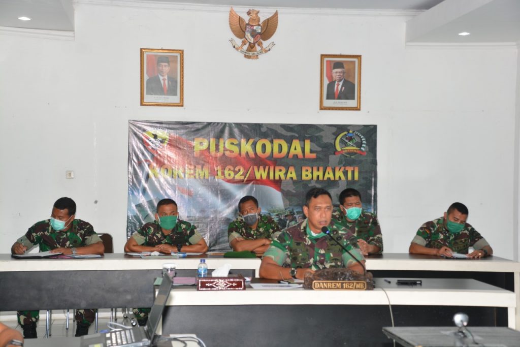 Danrem 162/WB Tegaskan Dalam Vicon Gubernur NTB : Korem 162/WB dan Jajaran Siap Mendukung Penanganan Covid-19 di NTB