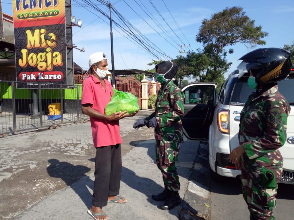 Korps Wanita Angkatan Darat, Berbagi Di Tengah Pandemi Covid – 19, Bantu Ringankan Beban Masyarakat.