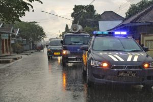 Semangat Forkopimca Hujan-hujan Himbau Keliling, Ajak Warga Cegah Penyebaran Covid19.