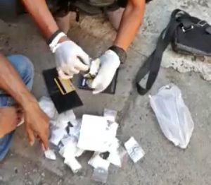 Polisi Bekuk Pemuda Sindikat Antar Provinsi di Sumbawa. Dalam Tas Ditemukan 39 Poket Shabu.