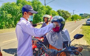 Cegah Penyebaran Covid-19 Kendaraan dan Penumpang Tidak Ber KTP Sumbawa Barat Disarankan Putar Balik.