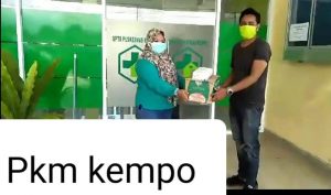 Serahkan Bantuan APD di Sejumlah Puskesmas. Pengusaha Muda Asal Dompu Berharap Nakes Tetap Semangat Hadapi Covid-19.