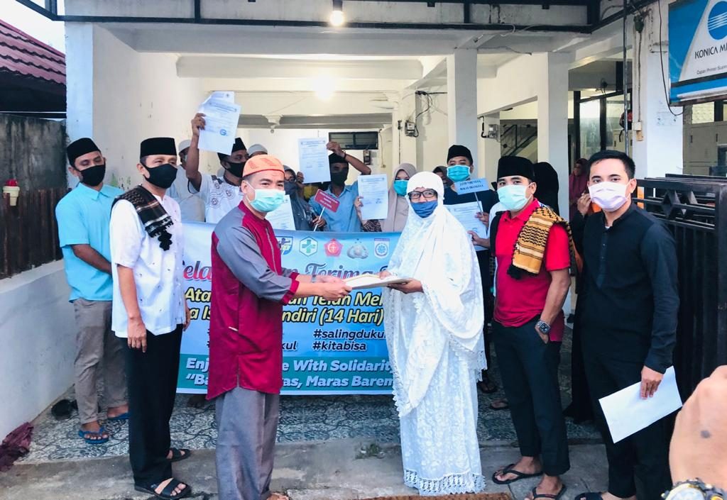 Keluarga Pasien 01 Positif Covid-19 Sumbawa Barat Dinyatakan Bebas Isolasi. KNPI Apresiasi dan Berikan Paket Sembako Kepada Sejumlah Nakes.