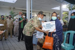 Lansia dan Disabilitas terima Bansos Pariri Tahap IV Tahun 2019 Dari Pemda Sumbawa Barat.