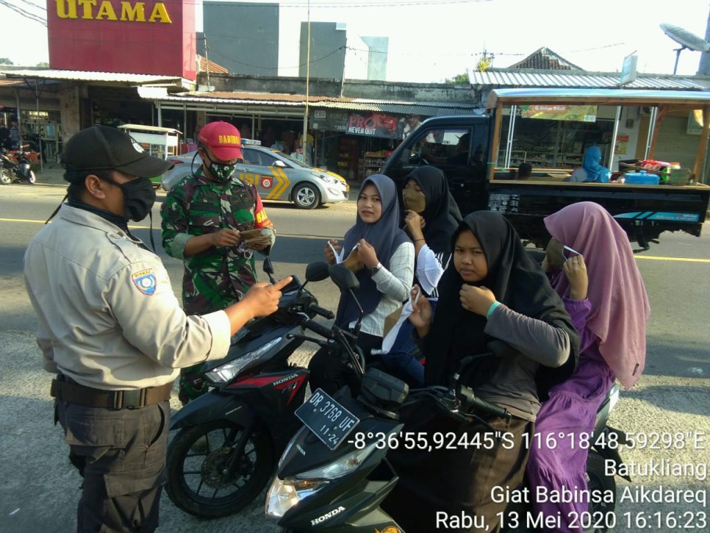 Tim Satgas Gugus Tugas Covid-19 Batukliang Lakukan Razia Masker