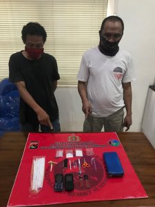 Sial, Bawa Shabu 15 Gram Dua Pria Diduga Pengedar Ditangkap Sat Res Narkoba Sumbawa di Pos Gugus Tugas Covid-19.