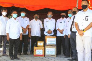 Serahkan Bantuan APD, Gabungan BUMN di Sumbawa Barat Partisipasi Bantu Penanganan Covid-19.