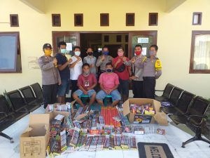 Timsus Polsek Dompu Berhasil Amankan Ribuan Biji Petasan Daya Ledak Tinggi.
