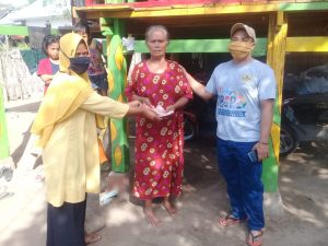 Ratusan Disabilitas dan Lansia di Kecamatan Poto Tano Terima Bansos Pariri Pemda Sumbawa Barat.