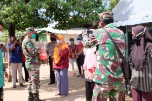 Semangat Babinsa Kodim Sumbawa Bantu Pemerintah di Masa Pandemi Coron