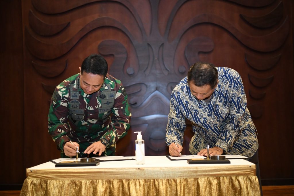 Kepala Staf TNI AD dan Rektor UI Tanda Tangani Perjanjian kerjasama Program Pasca Sarjana Pelibatan Mahasiswa Dalam TMMD