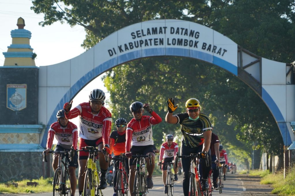 Sambut New Normal, Korem 162/WB Silaturahmi Dengan Gowes dan bermain Futsal bersama Insan Pers