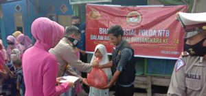 Kapolres Dompu Serahkan Bantuan Sembako Kepada Anak Yatim Piatu