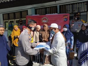 Kapolres, Dandim 1614 dan Wakapolres Dompu Bagikan Bantuan Beras Kepada Pondok Pesantren