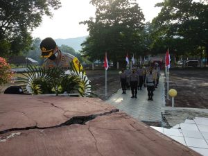 Kapolres Dompu Pimpin Ziarah Makam Pahlawan, Semangat Pejuang Inspirasi Dalam Hari Bhayangkara ke 74.