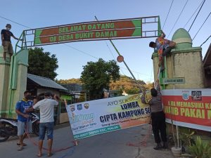 Edukasi dan Motivasi Masyarakat, Seluruh Bhabinkamtibmas Pasang Spanduk Sambut Hari Bhayangkara ke 74 dan Lomba Kampung Sehat.
