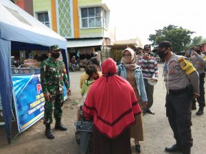 Dandim 1615/Lotim Dorong Koramil Jajaran Disiplinkan Masyarakat di Sepuluh Pasar Percontohan