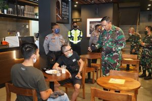 Upaya Percepatan Putus Matarantai Covid – 19,  Danrem 162/WB Pimpin Patroli Gabungan Susuri Beberapa Titik Keramaian Wilayah Mataram.