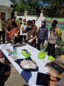 Kapolres Dompu dan Forkopimda  Musnahkan Sejumlah Barang Bukti Tindak Pidana