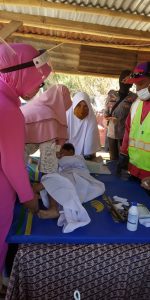 Bhabinkamtibmas Kuang Dampingi Bhayangkari Bakti Sosial Khitanan Masal Door to Door
