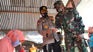 Polres Lombok Tengah Bersama Kodim 1620 Loteng Gelar Rapid Test di Pasar Renteng Praya.