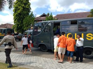 40 Tahanan Titipan Kajari dan PN Mataram di Rutan Polres Lobar Pindah ke Lapas Kelas II A Mataram