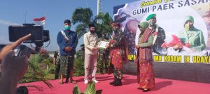 Kunjungi Lombok, Pangdam IX/Udayana Dianugerahi Gelar “Arya Patinglage Yudha Negare”