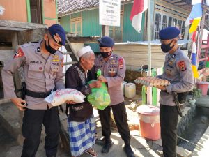 Sambut Idul Adha, Kompi Dua Batalyon B Sat Brimob Polda NTB Serahkan Hewan Kurban
