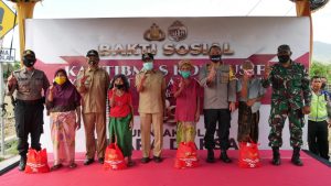 Peduli Dampak Covid-19, Polri Salurkan Baksos Kepada Masyarakat Desa Tempos Kecamatan Gerung Lombok Barat