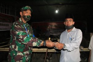 Kepala Staf Angkatan Darat (Kasad) Serahkan Hewan Kurban Kepada Masyarakat Pulau Bungin